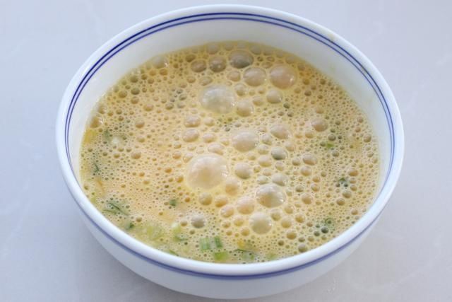 开学后孩子早餐别发愁，两分钟烙一张的营养鸡蛋饼，双手无需沾面