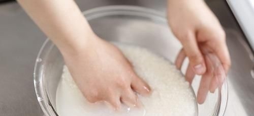 越来越多的养花人,用“它”来浇花,实用、啥都能养活