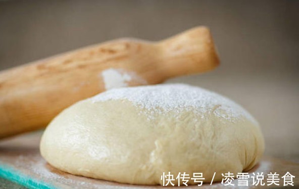 无论冬夏，发面不用几小时，秘诀是“多2步”，30分钟就能发满盆