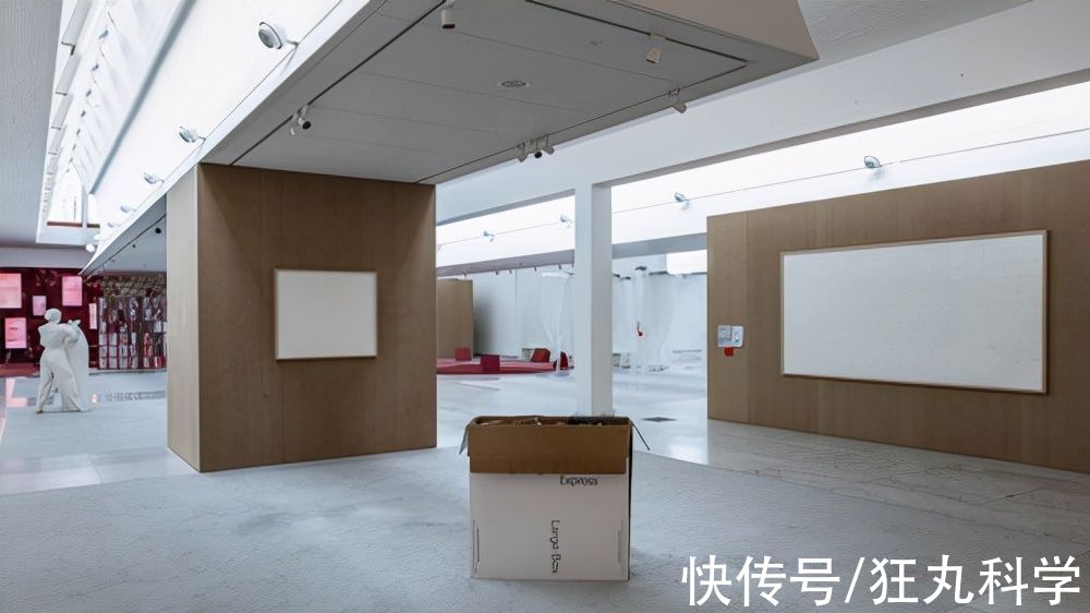 haaning&艺术家收了50万却用空白画框交差，并给作品起名「拿了钱就跑」