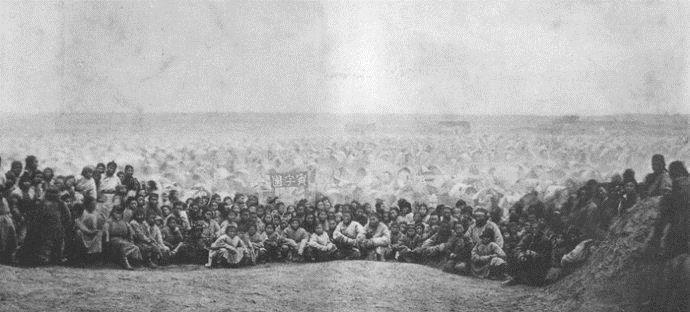 下图为住|清朝末的人们遭遇大水灾是怎么活的,罕见老照片