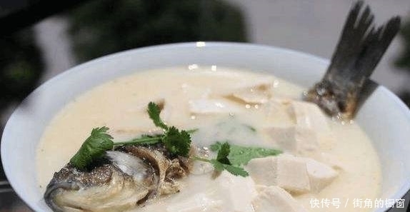 提升|煲鲫鱼汤加入这个小技巧,提升鱼汤美味营养也更丰富了