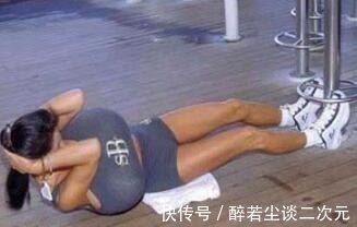 |搞笑图片：好烦啊，做个仰卧起坐都难，好难受哦