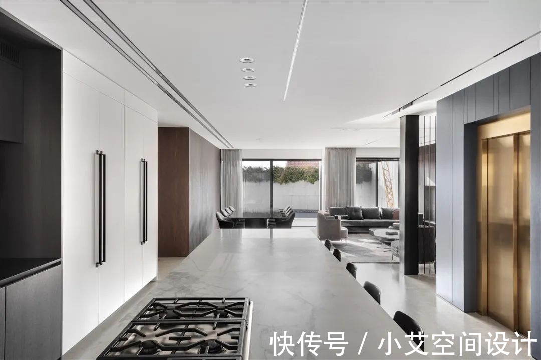 私宅|320㎡极简私宅，简单色彩呈现高雅质感