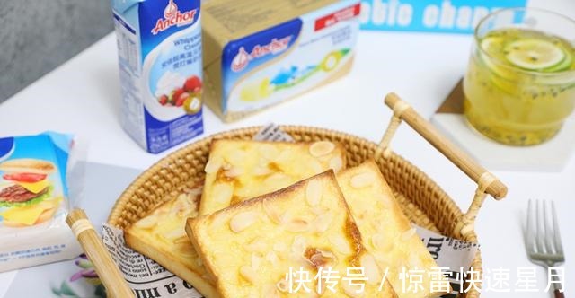 早餐就做芝士熔岩吐司,烘焙时间短,奶香四溢,软嫩清甜!