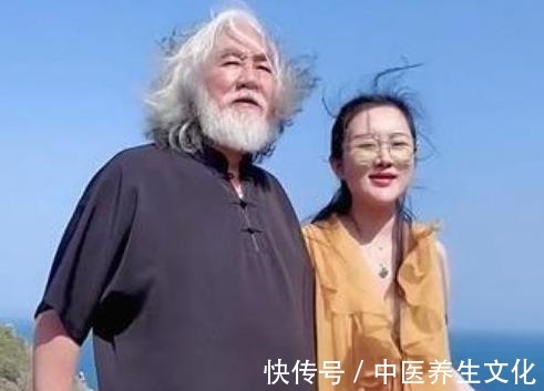 手镯 杜星霖手上手镯抢镜，满绿帝王级别，这家真有钱呀！