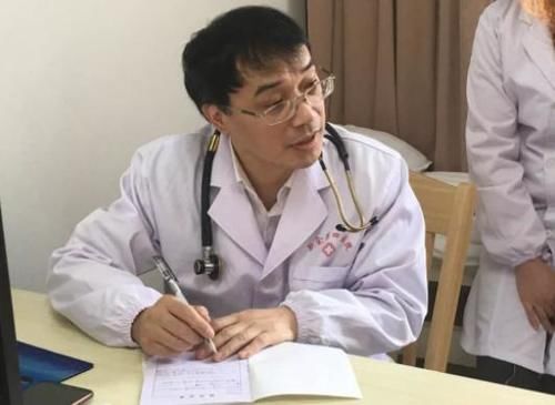 饮食习惯|大蒜是高血脂的发物？医生：若想血脂平稳，4种食物劝你少吃