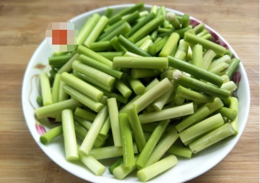 饭店最火的家常菜,10块钱不到,两三下就炒好,家人吃过都说好!