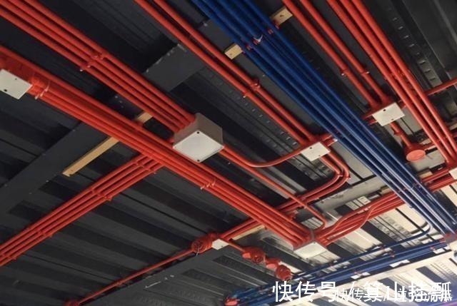 零线|水电装修“走地”还是“走顶”30年老工长直言，选错等于毁了房！