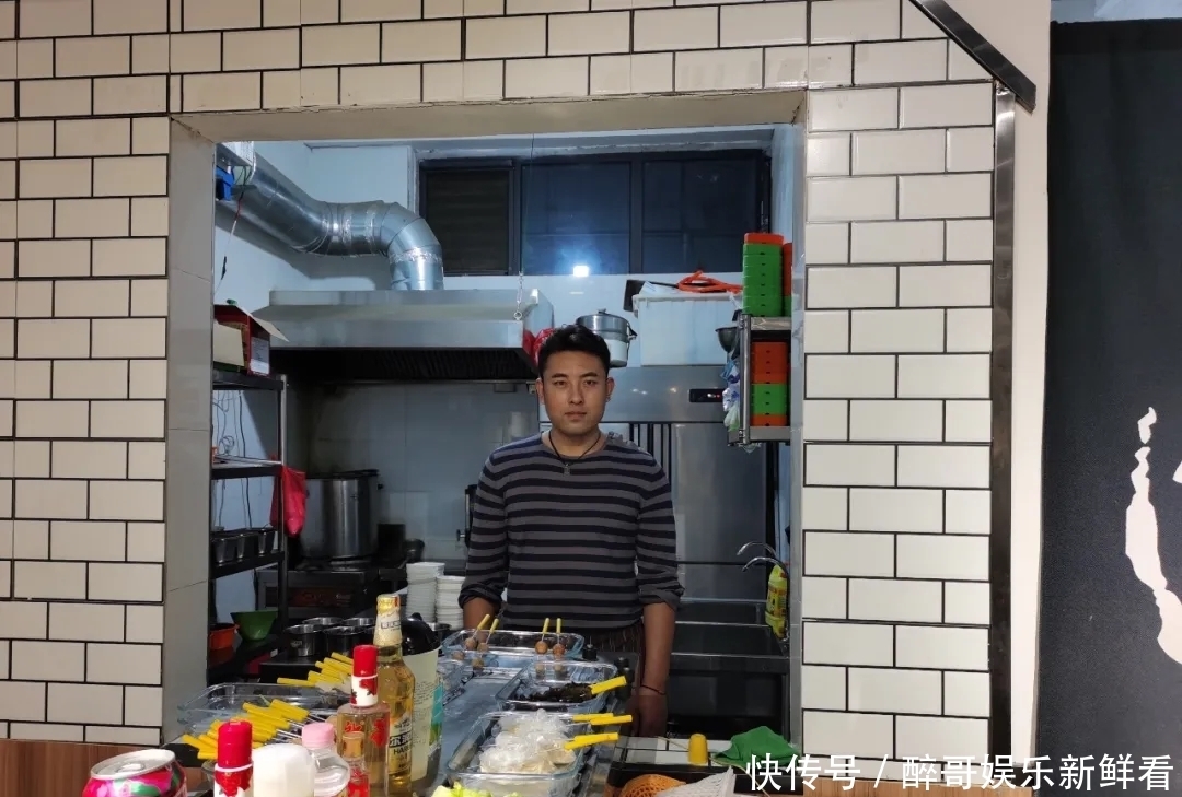 诗和远方|80后火锅店老板太酷了,贴条放假说走就走,已经不是第一次了