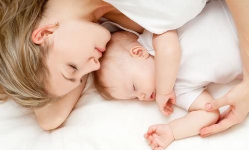 妈妈们|宝宝踢被子不是因为热，背后隐藏“信号”要看懂，有些病耽搁不得