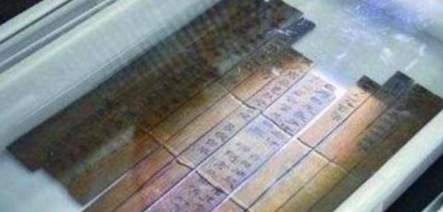 陕西老汉挖出王莽遗物,上面记录的内容,让专家大呼这不可能