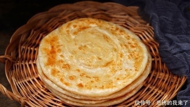 家常烙饼做法,外酥内软又筋道,比油条健康,学会可以出门摆摊了