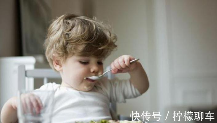 剩饭剩菜|家长注意,这三种饭不要再给孩子吃了,会偷走他的身高,别大意