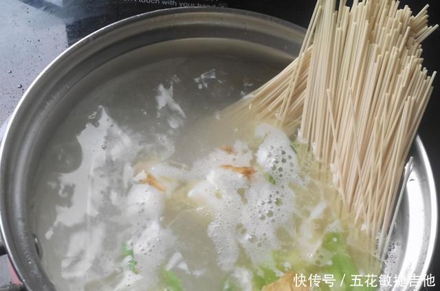 爽口|煮面条,开水下锅就错了,牢记这4个小妙招,面条爽口又筋道