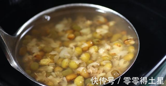 汤色|煮绿豆汤，别直接下锅煮，记住“加1步4窍门”，汤色碧绿解暑最佳！