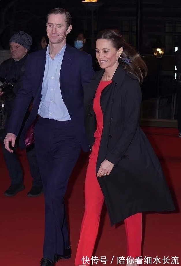 凯特王妃 凯特的38岁妹妹衰老到不敢认!踩高跟鞋走路带风,比46岁老公憔悴
