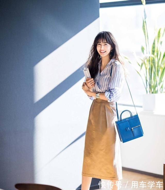 v领 大脸的女生除了发型之外,上衣款式也很重要,这三件拒绝容貌焦虑!