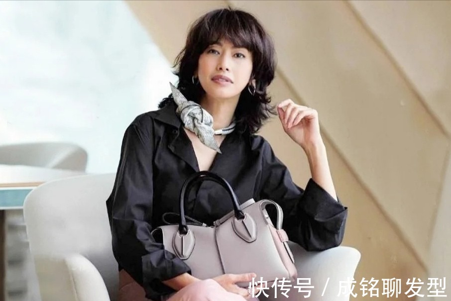 齐肩|建议中年女人,尽量少烫这5种“卷发”,老气没气质还拉低档次