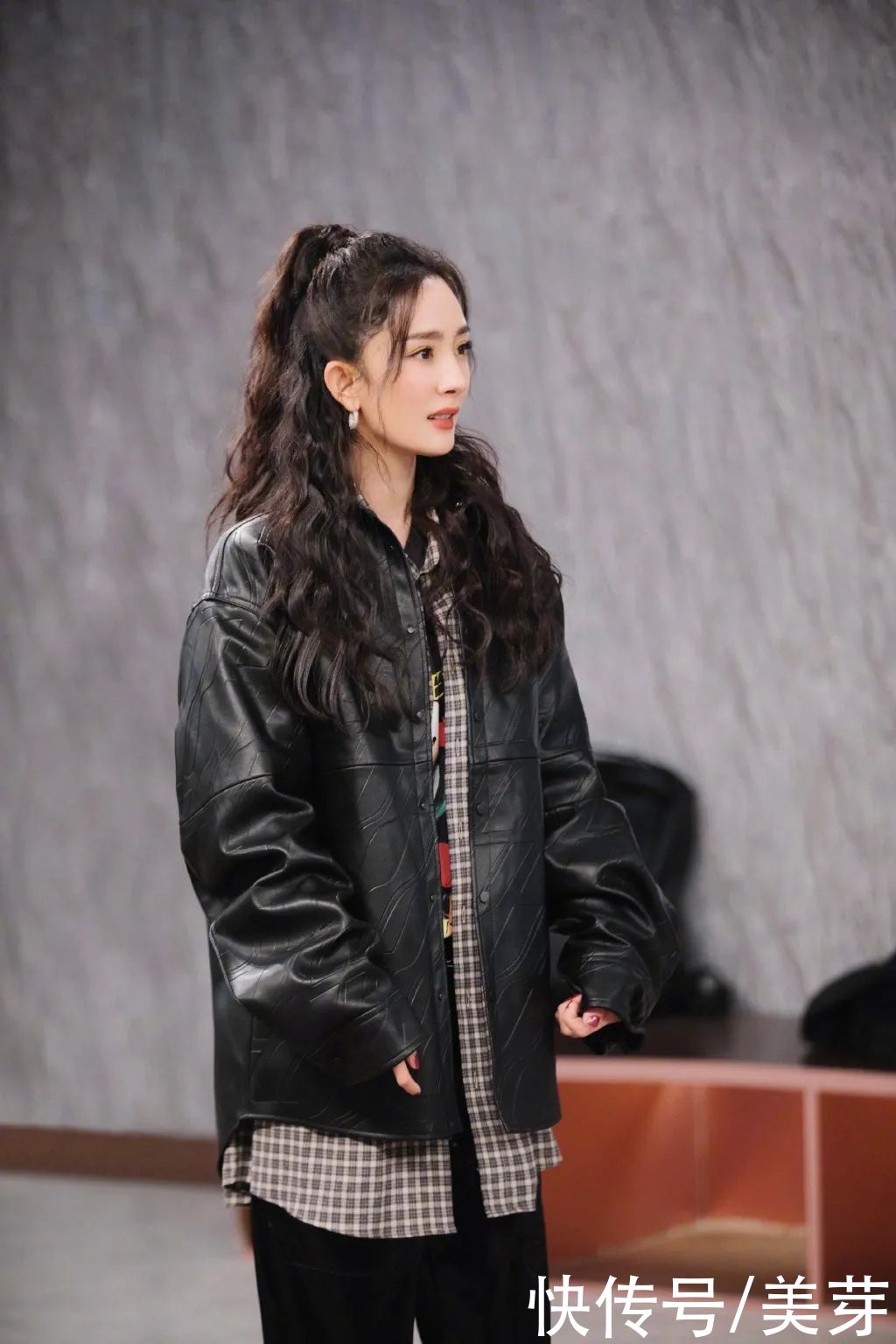 大衣里面穿什么？这4款绝美内搭，让你时髦一整个冬天