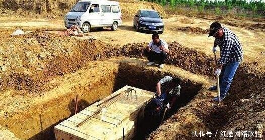 农民的猪舍下发现文物,考古队等了20年,挖出一件国宝!