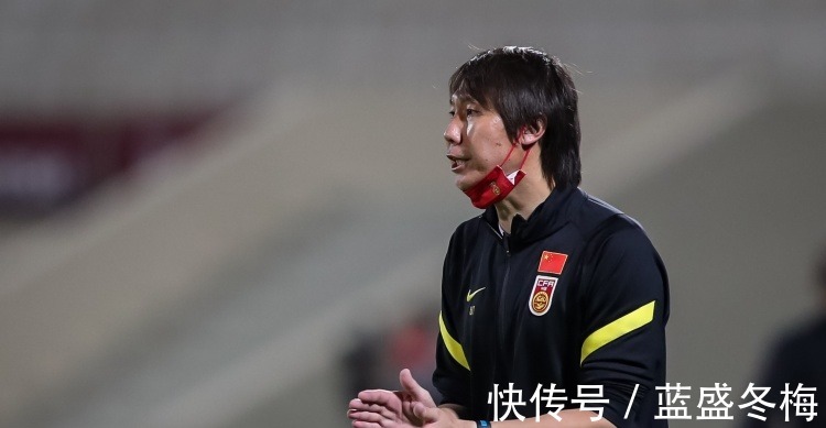 国足|李铁执教输了,但发布会赢了!赛后狠踩日本还飘了,没人比他自信!