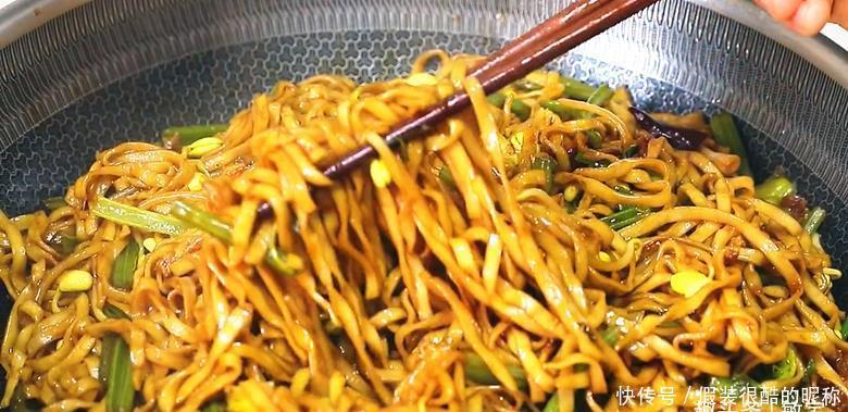 河南蒸面条好吃有窍门，详细步骤教给你，好看又好吃，太香了