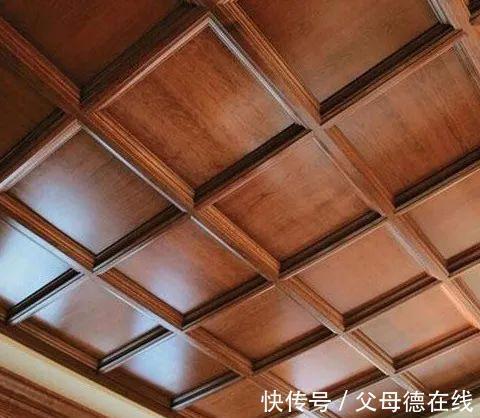 搭配|师傅双倍费用没白给!天花板贴几块木板做吊顶,档次立马显出来了