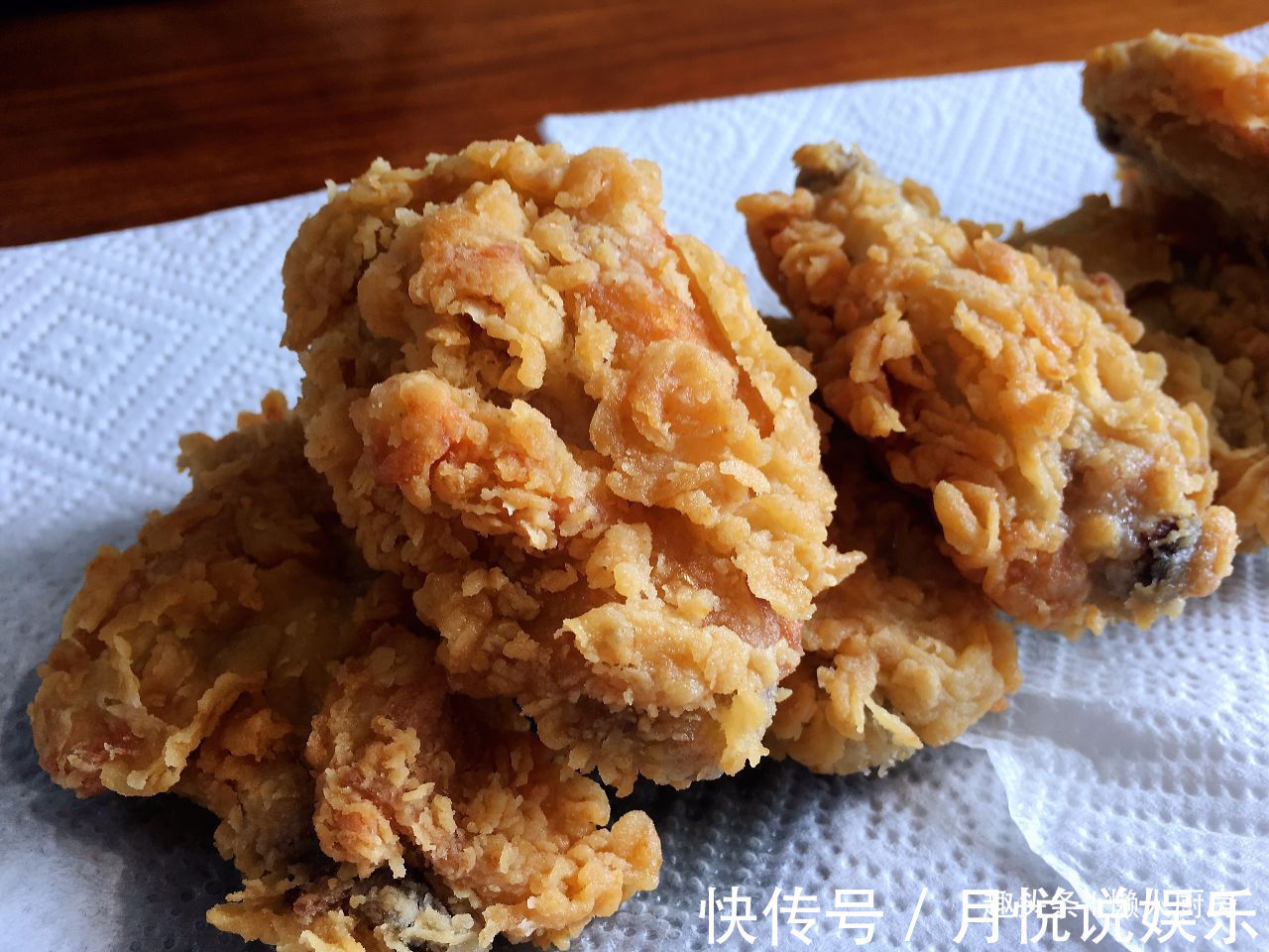 炸鸡翅我有小诀窍，这样炸出来的鸡翅又酥又香，色泽金黄