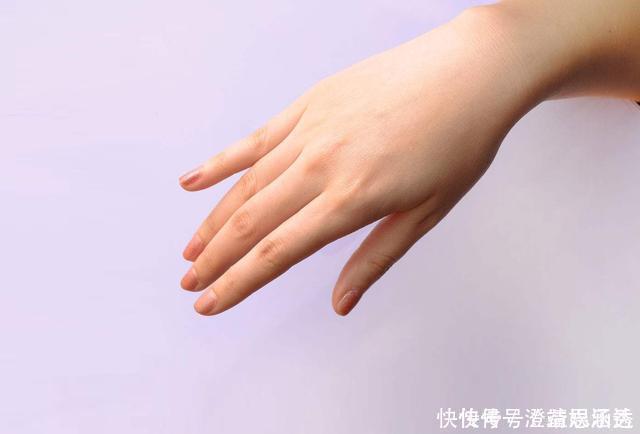 黑木耳|血脂高不高，看手就知道！“这种信号”暗示你血脂高了，趁早调理