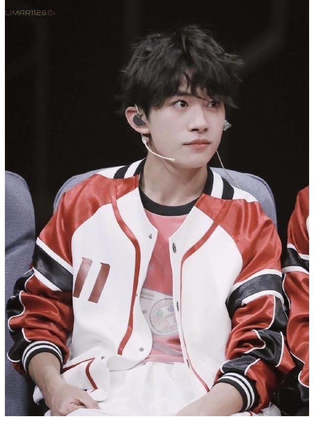 四个字|易烊千玺现身综艺荧屏，再现“四字”梗，但没想到是以这样的方式