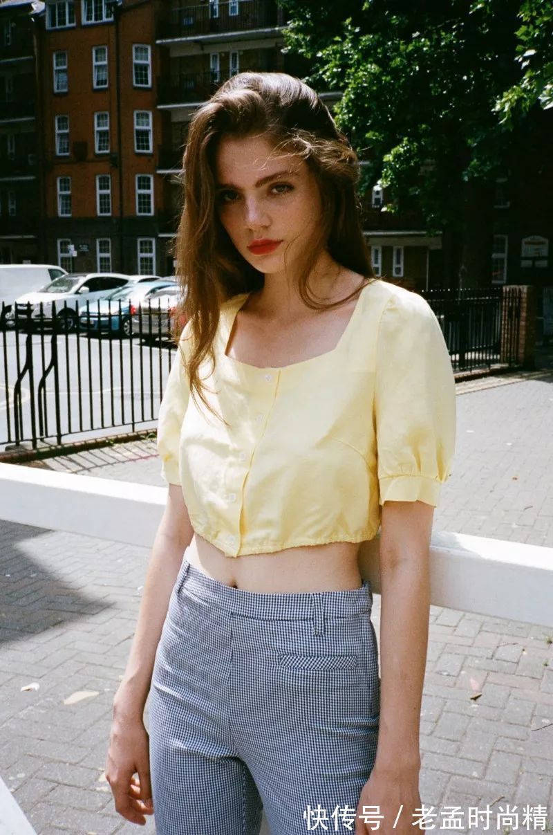 时髦|方领上衣百搭还显瘦,配裤子裙子都很时髦