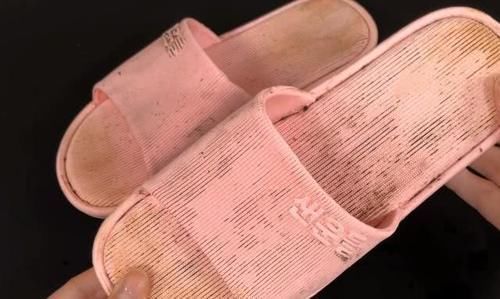 不管拖鞋多脏多黑,教你一招,立马干净如新,好方法快学学