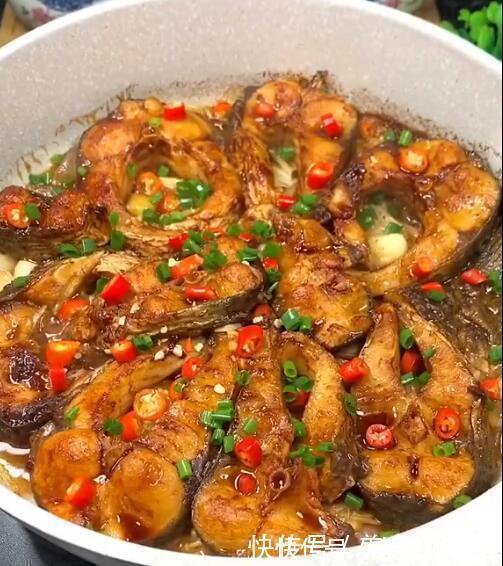草鱼不加一滴水，鱼肉鲜香入味一点也不腥，比红烧的还要好吃