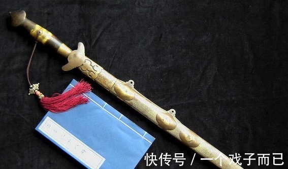 人工艺术#埃及出土3000年宝剑,千年不腐,自称技术远超中国!