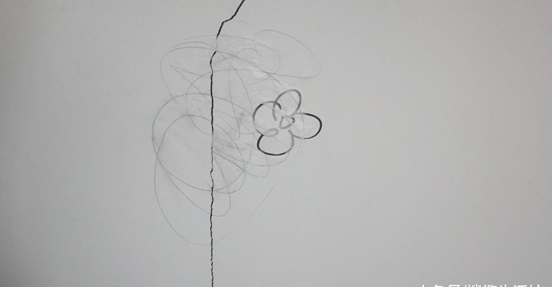 家里白墙不仅脏还有裂缝怎么办 用它涂一涂, 墙壁立马焕然一新