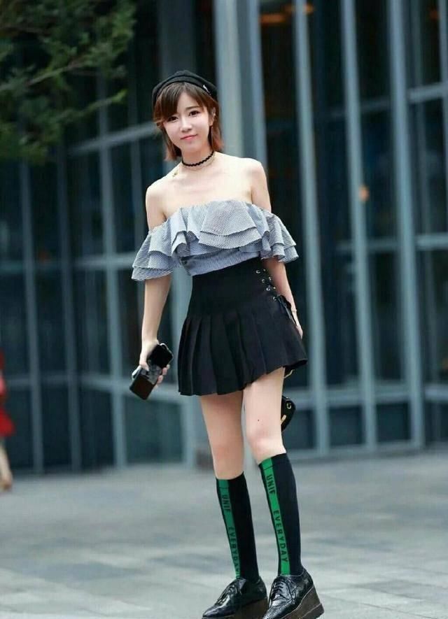 丰满|街拍混血美女小姐姐,身材高挑且丰满,成熟性感又迷人