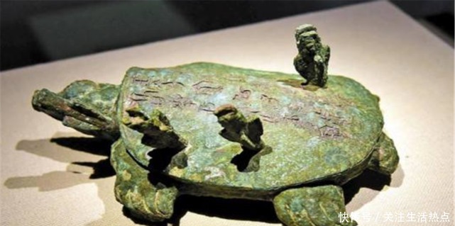 老汉|老汉钓鱼发现一只“乌龟”,背上插着四支箭,箭的主人来历非凡