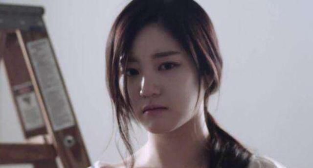 女儿|母亲怒斥女儿啃老10余年,女儿你折断了我的翅膀,却还要我飞翔