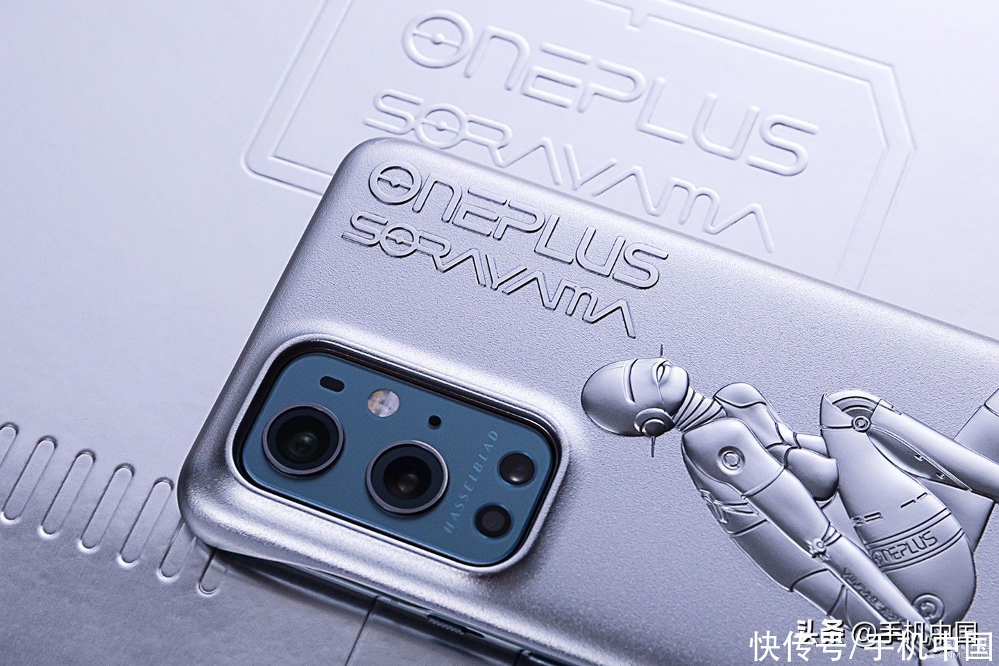 one|【OnePlus 9 Pro空山基闪银限定礼图赏：超脱于肉体之外的性感】