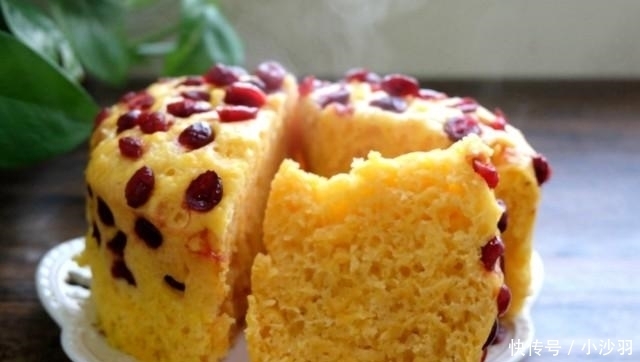 早餐蒸个南瓜发糕,口感松软不粘牙,好吃不上火,孩子说比蛋糕香