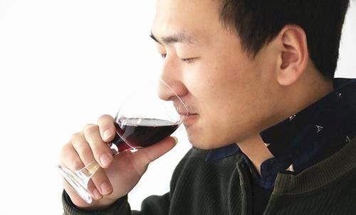 酒精|吃晚饭时喝二两酒,到底是养生还是伤身?答案已公布,了解下