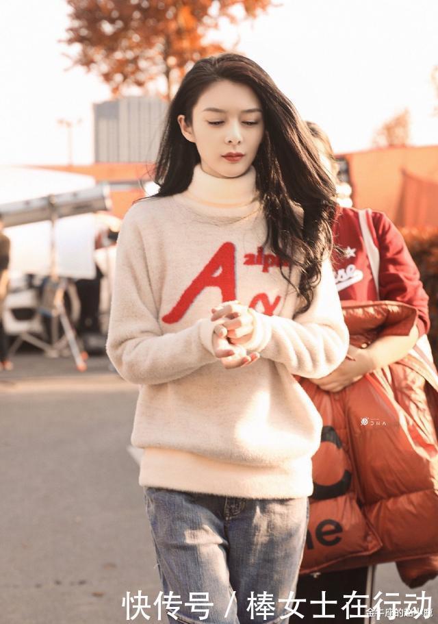 高级|秋冬季,毛衣就买这3个高级色,显白还减龄,穿几年都不过时