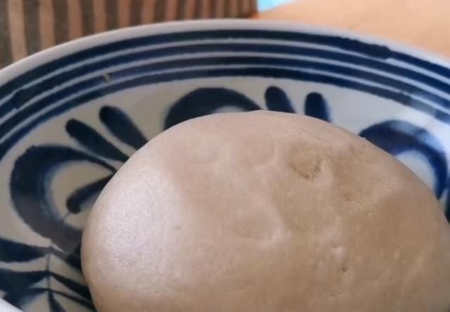 鸡蛋|花生米里加2个鸡蛋,居然这么好吃,不炒也不烙,好吃到停不下来