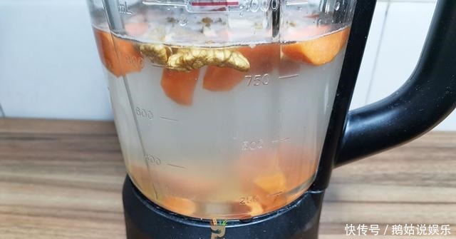 数九天，我常用“一菜一果”打米糊，香浓暖胃，经常用脑更要多喝