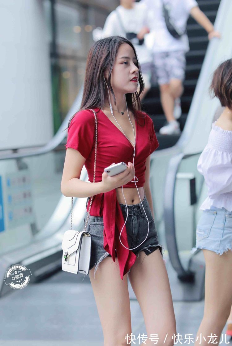 穿搭","m":"9495fb3244cbf36c441606fb9633712161290f46","nlabel":"stat_2890924627:zm.news.so.com:5paw5paw5L+K6b6Z,pageType_zmt,glevel_3","ntag":"tfashion;sfashion_时尚;kfashion_1:穿搭;kfashion_1:打底裤;cfashion_P:时尚:针织毛