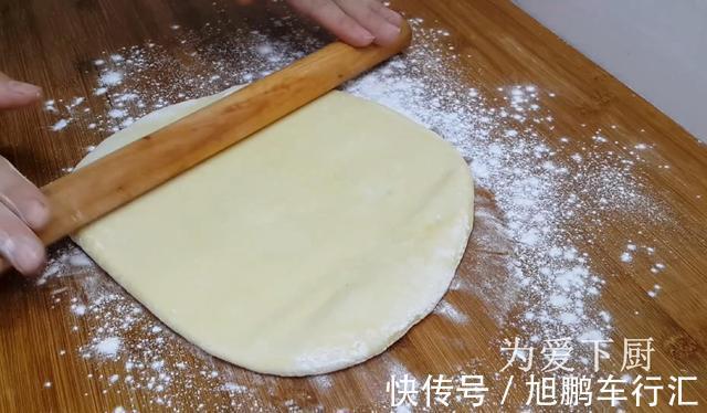 保鲜膜|面粉别炸油条了,锅里炒一炒,个个焦脆又香甜,一口一个真过瘾