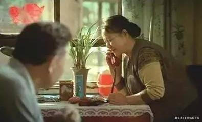 亲妈|男孩8个月大吃奶太用力,被亲妈剪刀伤脸,如今6岁不敢恨妈妈