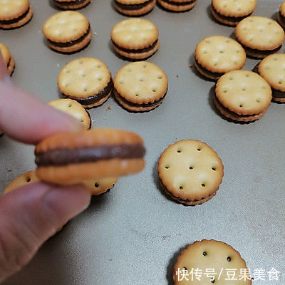 棉花糖|超拉丝-纽扣牛扎饼干（巧克力、抹茶口味）