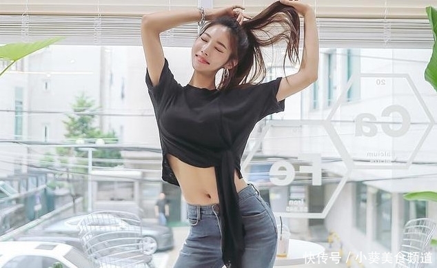 设计|女神穿搭:身材超棒的牛仔裤小姐姐,优雅显瘦有气质